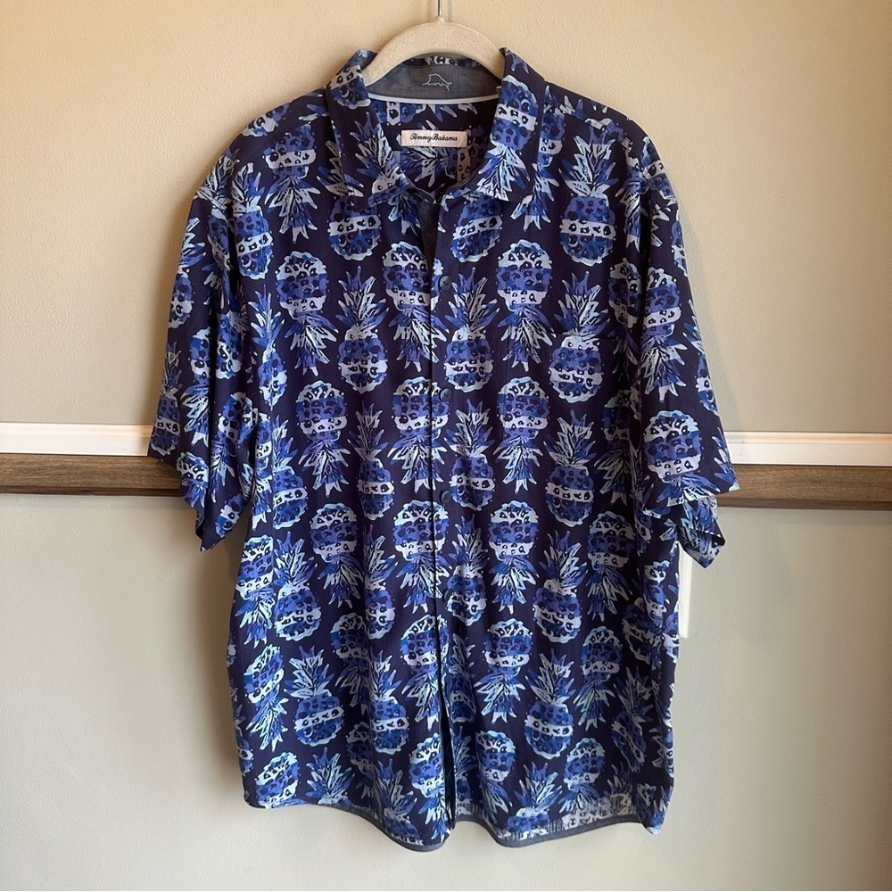 Tommy Bahama Pineapple Party Island Blue 100% Silk Short Sleeve Shirt​​​